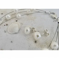 Leichter Hochzeitsschmuck, zierliches dreiteiliges Schmuckset, schwebende Perlen als Brautschmuck