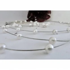 Leichter Hochzeitsschmuck, zierliches dreiteiliges Schmuckset, schwebende Perlen als Brautschmuck