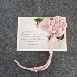 Lesezeichen Blume II aus Textilgarn gehäkelt