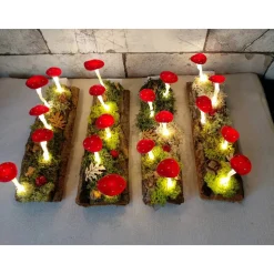 Leuchtpilze auf Baumrinde