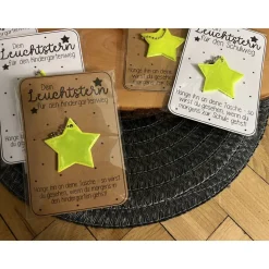 Leuchtstern Anhänger für Kinder, Reflektor & Geschenkidee für Kindergarten- und Schulkinder, Sicher unterwegs im Dunkeln