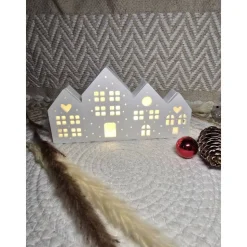 Lichterhaus aus Raysin – Handgemachtes LED-Häuschen als moderne Winterdeko