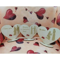 Liebesherzen aus Holz mit Lasergravur, auf Wunsch mit Namen personalisiert, auch zum Valentinstag/Muttertag