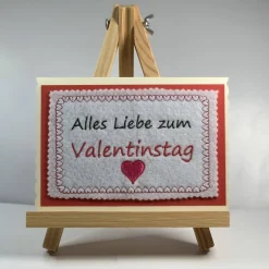 Liebevoll gestickte Valentinskarte aus Filz auf Faltkarte – Einzigartige Glückwunschkarte