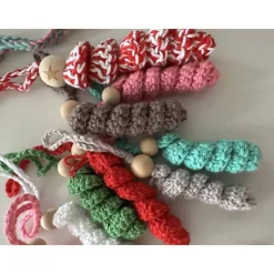 Liebevoll von Hand gehäkelte Deko