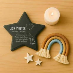 Liebevolle Erinnerung an Sternenkinder – Schiefertafel mit Namen, Datum und süßen Motiven – Andenken