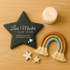 Liebevolle Erinnerung an Sternenkinder – Schiefertafel mit Namen, Datum und süßen Motiven – Andenken