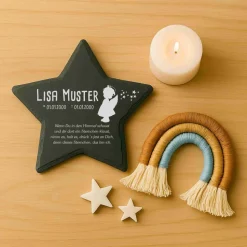 Liebevolle Erinnerung an Sternenkinder – Schiefertafel mit Namen, Datum und süßen Motiven – Andenken