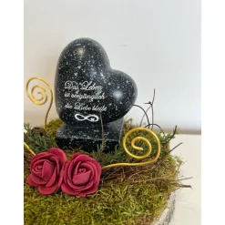 Liebevolles Grabgesteck