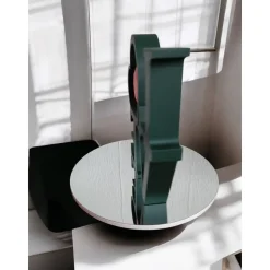 LOVE Skulptur mit roter Rose: Deko-Buchstaben und Herz– Valentinstagsgeschenk