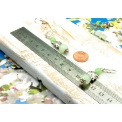 Lässige handgemachte bohemian hippie Glas Ohrhänger – Unikat, Katzenanhänger, hellgrün