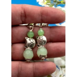 Lässige handgemachte bohemian hippie Glas Ohrhänger – Unikat, Katzenanhänger, hellgrün