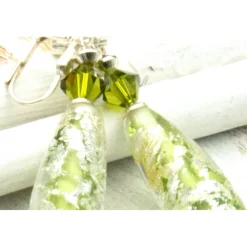 Lässige kleine Ohrhänger aus Glas & Silber in grün – Geschenkidee, Brautschmuck für Frauen