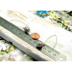 Lässige verspielte Ohrhänger aus Metall & Silberfarben in Rosa – Geschenkidee für Frauen