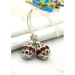 Lässige verspielte Ohrhänger aus Metall & Silberfarben in Rot – Geschenkidee für Frauen