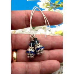 Lässige verspielte Ohrhänger aus Metall & Silberfarben in Blau – Geschenkidee für Frauen