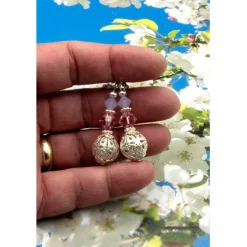 Lässige verspielte Ohrringe aus Metall & Silberfarben, rosa, Unikatschmuck – Geschenkidee für Frauen