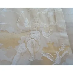 Läufer in goldenem Engel-Dekor. 140 x 45 cm