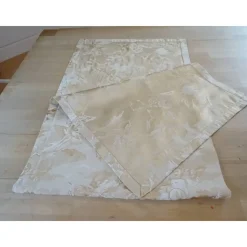 Läufer in goldenem Engel-Dekor. 140 x 45 cm