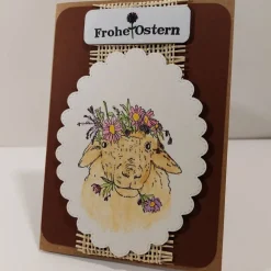 Lustige Osterkarte Hippie- Schaf mit Blumenkranz fröhlich bunt zum Osterfest