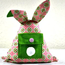 Lustiger, kleiner Hase mit Täschchen für Geldgeschenke, Gutscheine oder liebe Botschaften