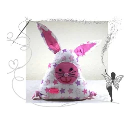 Lustiger, kleiner Hase mit Täschchen für Geldgeschenke, Gutscheine oder liebe Botschaften