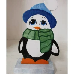 Lustiger Winterpinguin aus Holz