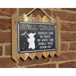 Lustiges Blechschild auf Altholz – „Grill Wars – vorsichtig du sein musst 35 x 25 cm