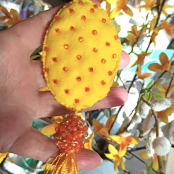 Luxus Osterei oder Kreuz gelb orange handbestickt – Unikat Deko mit Perlen & Quaste