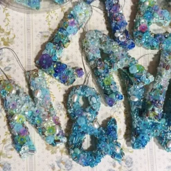 Luxus Osterei Unikat mint blau – handbestickter Anhänger mit Perlen, Prunkei, pompöse Osterdeko