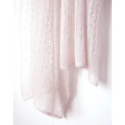 Luxus Stola für die Hochzeit aus Mohair und Seide in hellem Puderrosa, gestrickter Brautschal blush nude