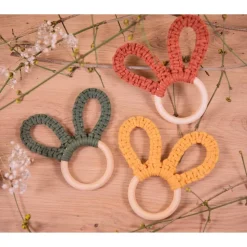 Makramee Hasenohren – Verspielte Osterdeko oder als Serviettenringe aus Holz und Baumwolle