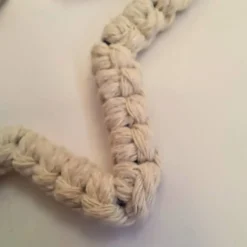 Makramee Stern aus Baumwolle | Handgemachter Weihnachtsbaumanhänger mit Holz & Glöckchen | Boho Weihnachtsdeko handmade