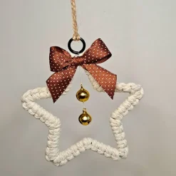 Makramee Stern aus Baumwolle | Handgemachter Weihnachtsbaumanhänger mit Holz & Glöckchen | Boho Weihnachtsdeko handmade