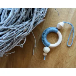 Makramee Weihnachtsschmuck - Weihnachtsbaum Anhänger (rot matt)