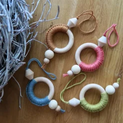 Makramee Weihnachtsschmuck - Weihnachtsbaum Anhänger (grün matt)