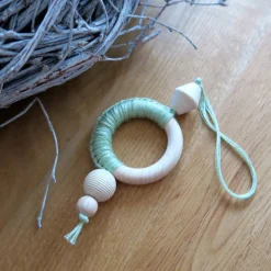 Makramee Weihnachtsschmuck - Weihnachtsbaum Anhänger (grau)