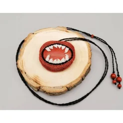 Makramee-Halskette "Vampir" mit rotem Jaspis, Halloween Collier