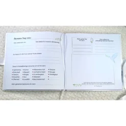 maritimes Gästebuch & Album zur Taufe mit Anker & Tau in Hellblau; personalisiert mit Name; blanko oder mit Fragen blau