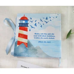 maritimes Gästebuch & Album zur Taufe mit Segelboot in Tot & Blau auf dem Meer; blanko o. Fragen