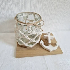 Maritimes Windlicht aus Makramee mit einem Anker