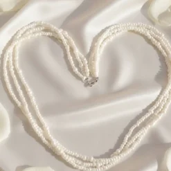 Mehrreihige Glasperlenkette Weiß Champagnerschimmer – Brautschmuck handgefertigt Moonlight Glow