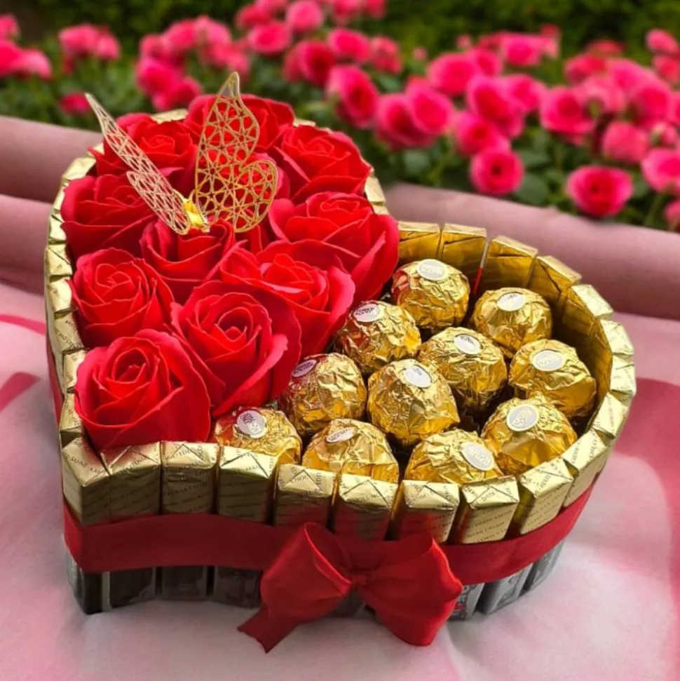 Merci Geschenk Geburtstag Pralinentorte Individuelle Geschenkidee Ferrero Rocher Seifen Rosen