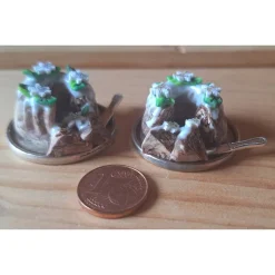 Miniatur Weihnachts-Gugelhupf für Wichteltür – Handgemachtes Wichtelzubehör 1:12 aus Polymer Clay