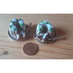 Miniatur Weihnachts-Gugelhupf für Wichteltür – Handgemachtes Wichtelzubehör 1:12 aus Polymer Clay