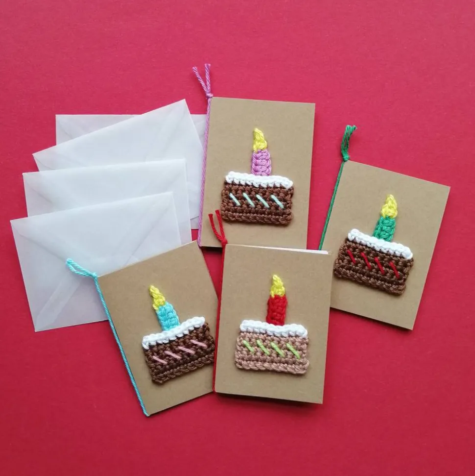 Mini-Geburtstagskarte Törtchen mit Kerze gehäkelt