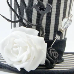 Mini-Hütchen - Gothic Fascinator Ast mit Fledermäusen Rosen gestreift