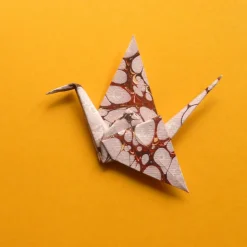 Minimalistische Glückwunschkarte mit Origami Kranich