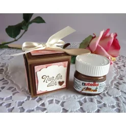 Mini-Nougatcreme-Gläschen in kleiner Box mit Holzlöffelchen