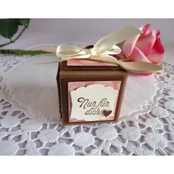 Mini-Nougatcreme-Gläschen in kleiner Box mit Holzlöffelchen